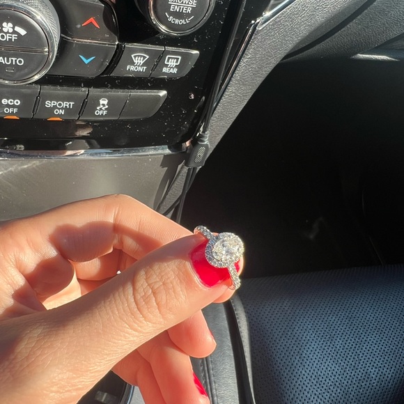 Engagement diamond ring - Picture 3 of 7